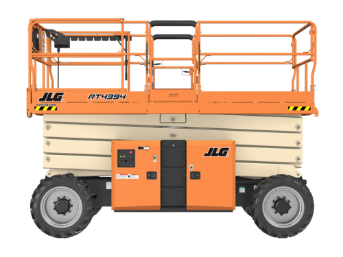 Plataforma elevatória Tesoura Diesel 4394RT da JLG em operação, ideal para trabalho em altura em terrenos desafiadores.
